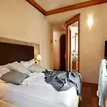 Hotel Rezia 4*