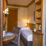 Rezia Hotel 4*