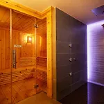 Rezia Hotel 4*