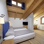 Rezia Hotel