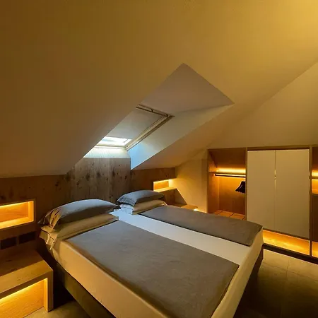 Отель Rezia 4*