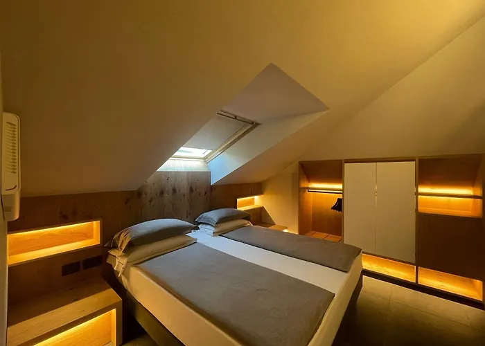 Отель Rezia 4*