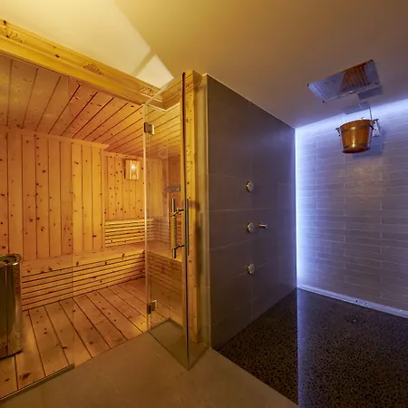 Rezia Hotel 4*