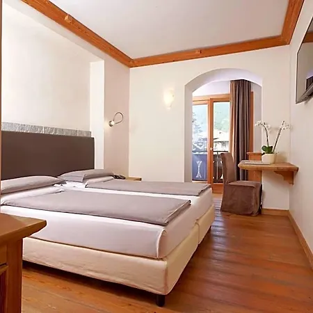 Hotel Rezia 4*