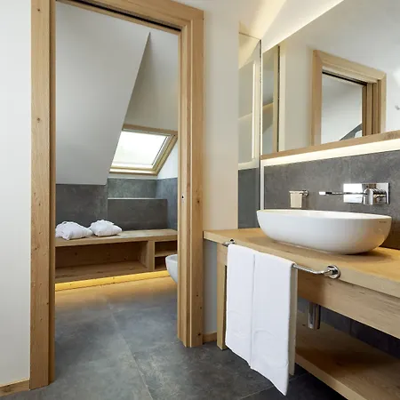 Hotel Rezia 4*
