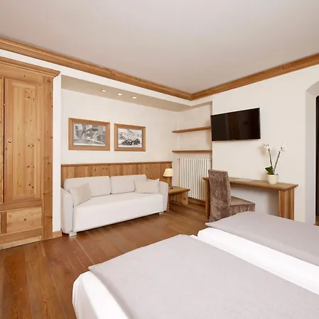 Hotel Rezia 4*
