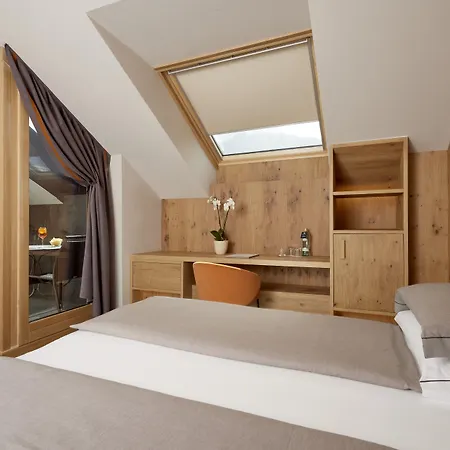 Rezia Hotel
